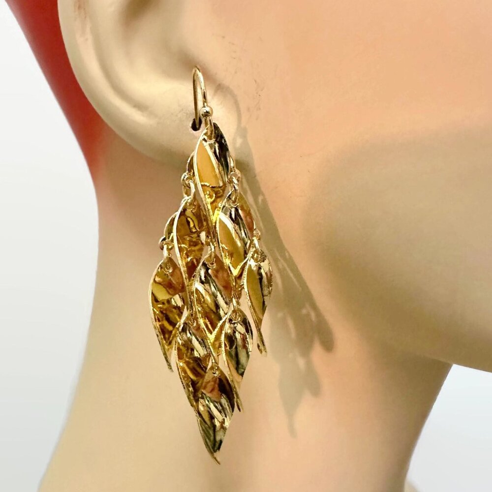 Vintage Gold Tone Dangle Earrings: 1980s Retro Mod Style
